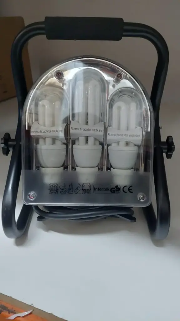 Portátil bajo consumo 60w con tomas shuko